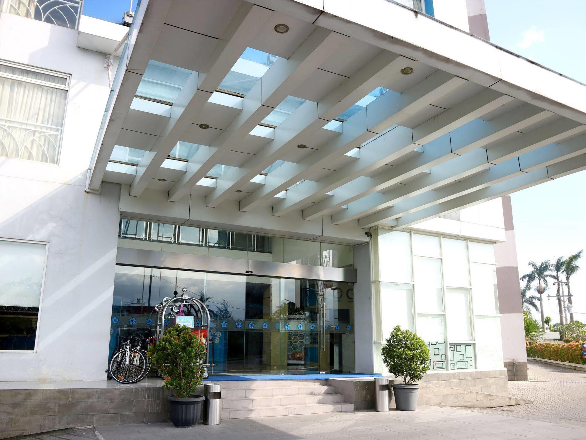 Hotel Brothers Biru Solo Baru Exterior photo